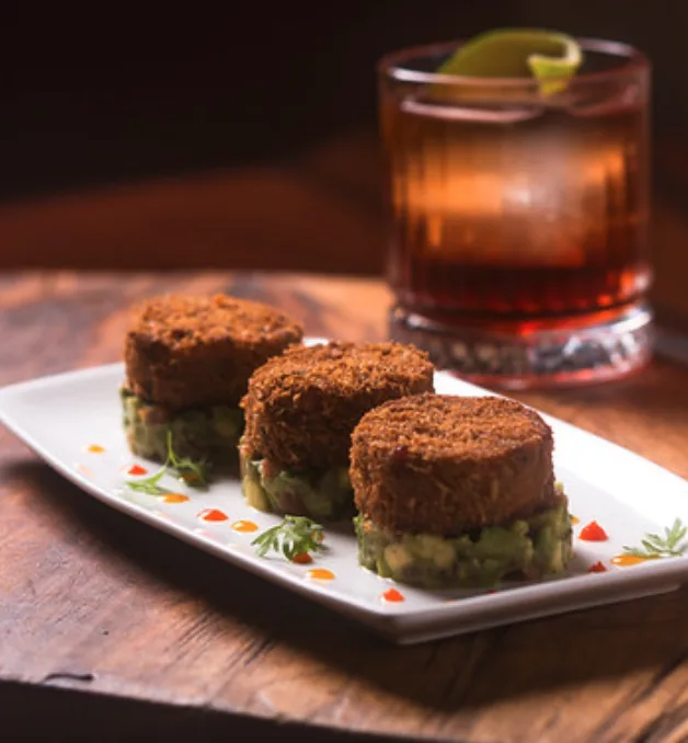 Crisp wedding appetizers paired with a crafted cocktail
