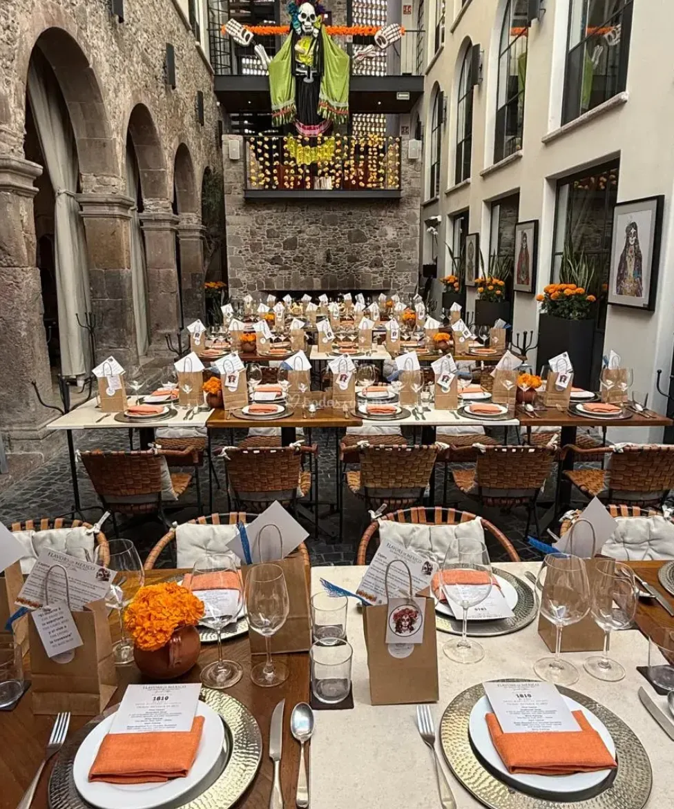 Courtyard reception tables set for an event at Casa 1810